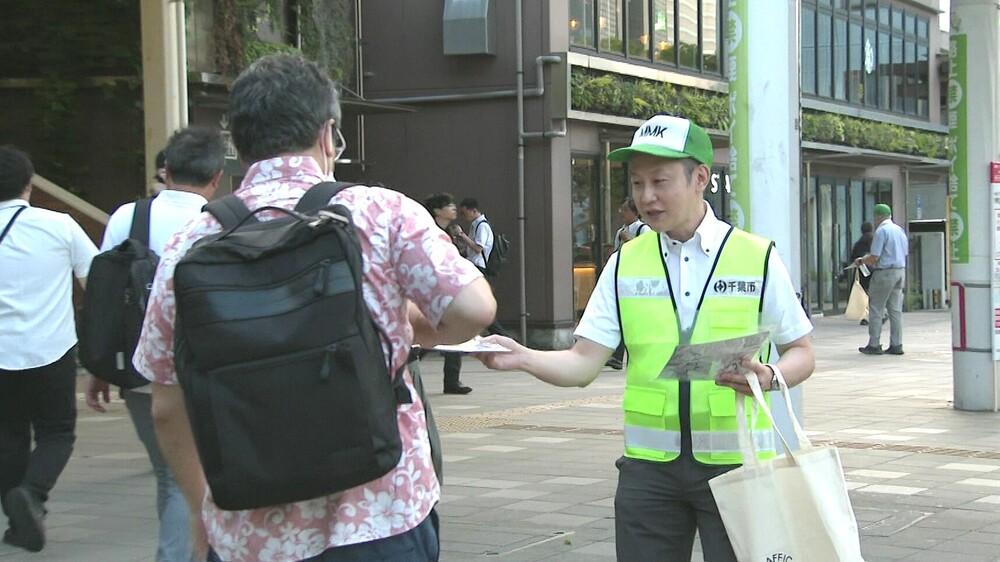 居酒屋などの客引き防止　ＪＲ海浜幕張駅前で警察官ら約６０人がパトロール