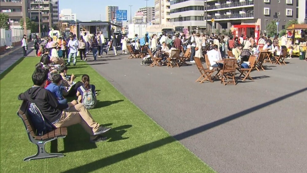 芝生の上でのんびり… 「地下道路の上の空間」賑わいの場に 千葉市
