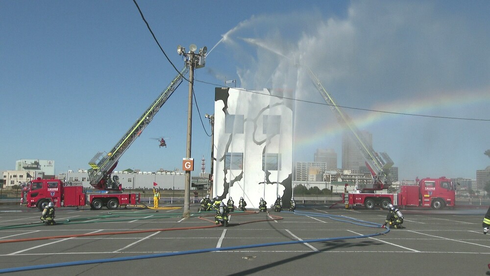 千葉市消防出初式　消防車両による分列行進と消防演技　イタリア製ヘリ初披露も
