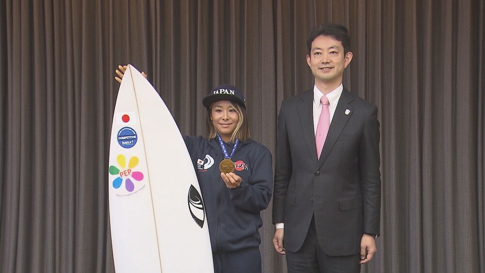 パラサーフィン世界選手権で優勝　池上凪選手　熊谷知事に喜びを報告　千葉