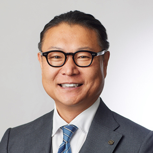 講師